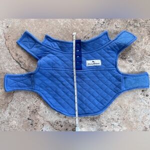 Tommy Bahama Small blue reversible dog coat, Velcro closure.